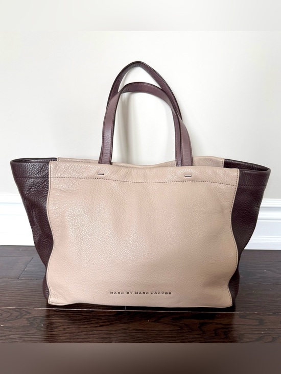 Marc By Marc Jacobs Handbags - Marc by Marc Jacobs Beige and Dark Brown Leather Tote